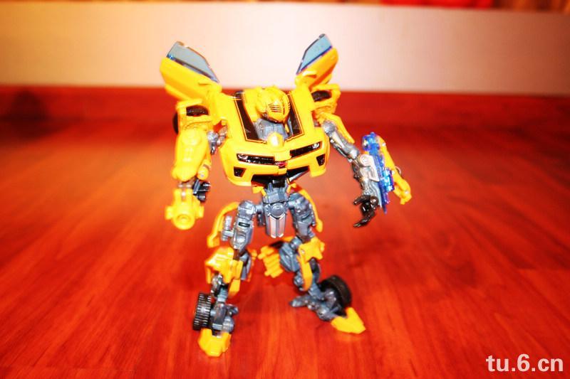 Transformers News: First Look at Deluxe Movie Battle Blades Bumblebee Image