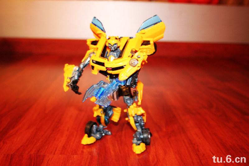 Transformers News: First Look at Deluxe Movie Battle Blades Bumblebee Image