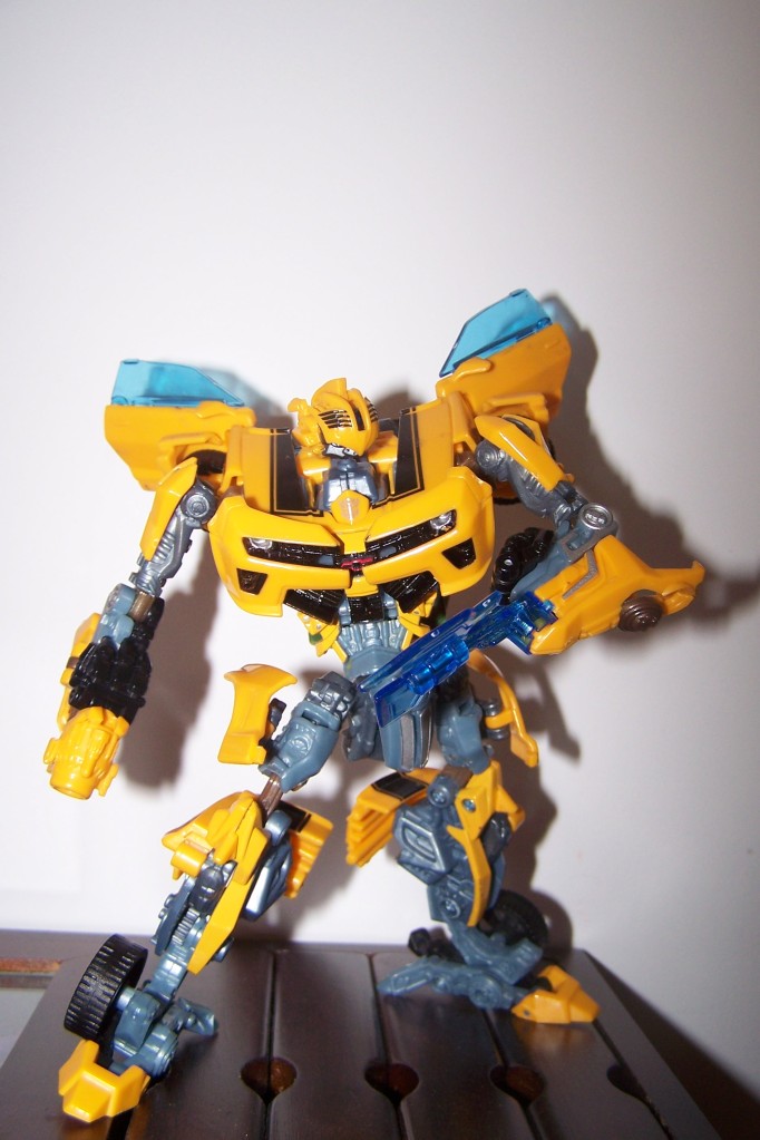 Transformers News: Hunt for the Decepticons Deluxe Battle Blade Bumblebee Review and Gallery Image