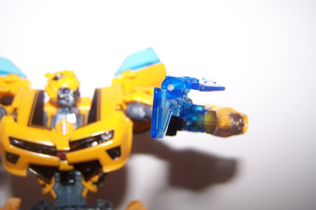 Transformers News: Hunt for the Decepticons Deluxe Battle Blade Bumblebee Review and Gallery Image