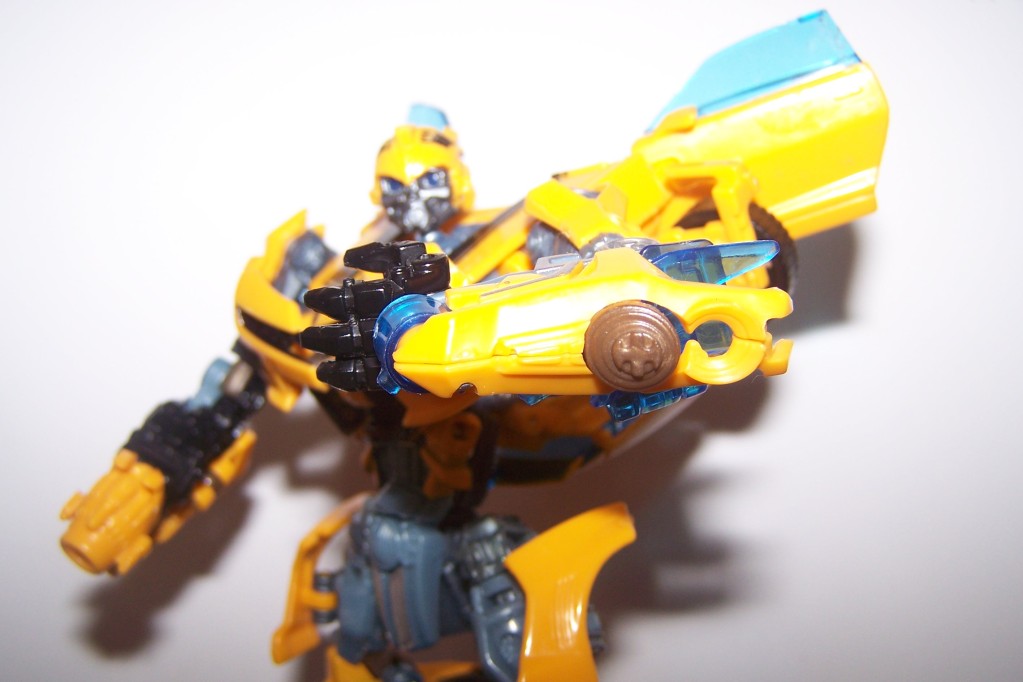 Transformers News: Hunt for the Decepticons Deluxe Battle Blade Bumblebee Review and Gallery Image