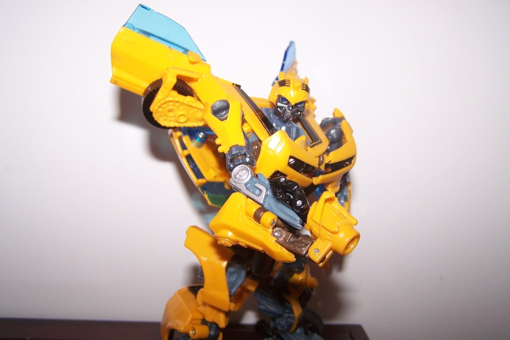 Transformers News: Hunt for the Decepticons Deluxe Battle Blade Bumblebee Review and Gallery Image