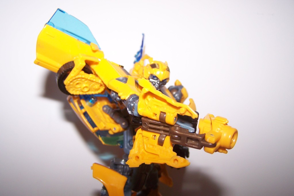 Transformers News: Hunt for the Decepticons Deluxe Battle Blade Bumblebee Review and Gallery Image