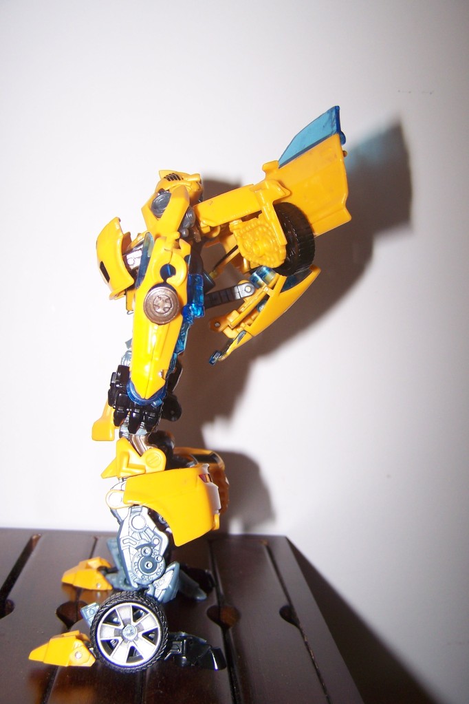 Transformers News: Hunt for the Decepticons Deluxe Battle Blade Bumblebee Review and Gallery Image