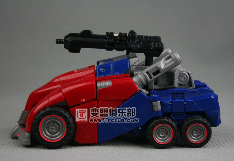 Transformers News: Toy Review of War For Cybertron Optimus Prime Image
