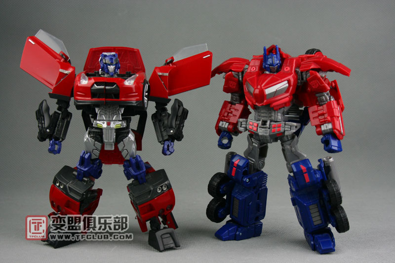 Transformers News: Toy Review of War For Cybertron Optimus Prime Image