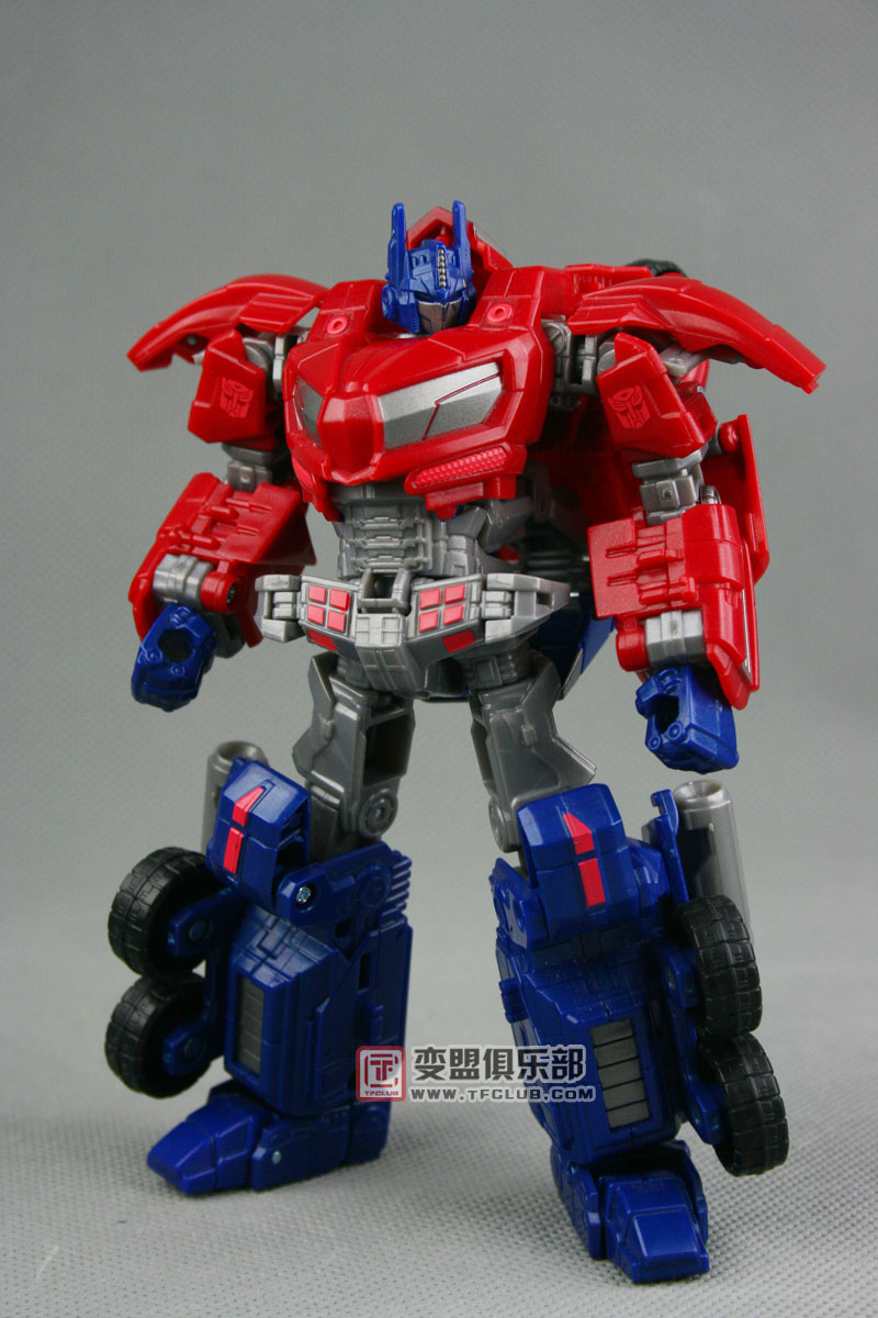 Transformers News: Toy Review of War For Cybertron Optimus Prime Image