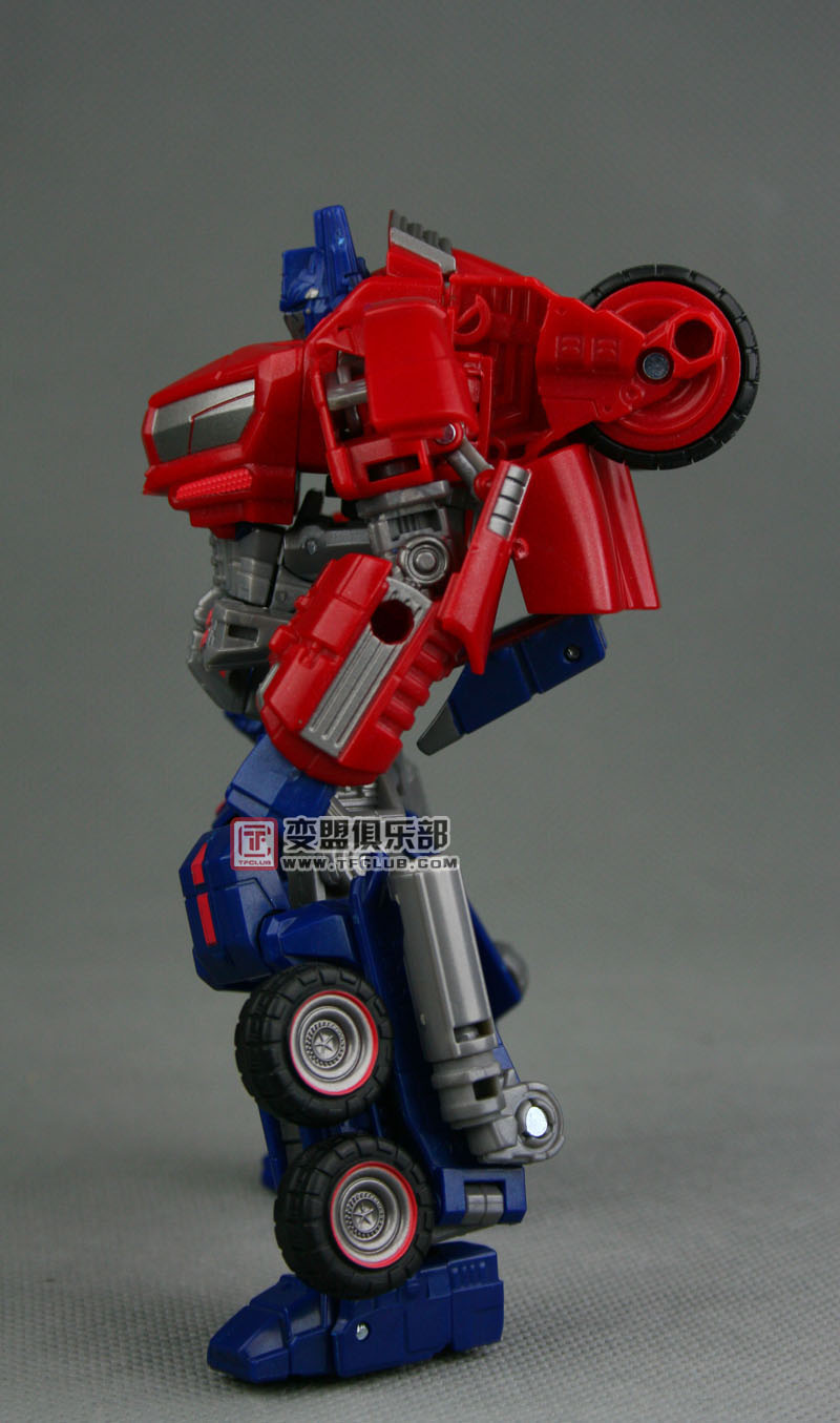 Transformers News: Toy Review of War For Cybertron Optimus Prime Image