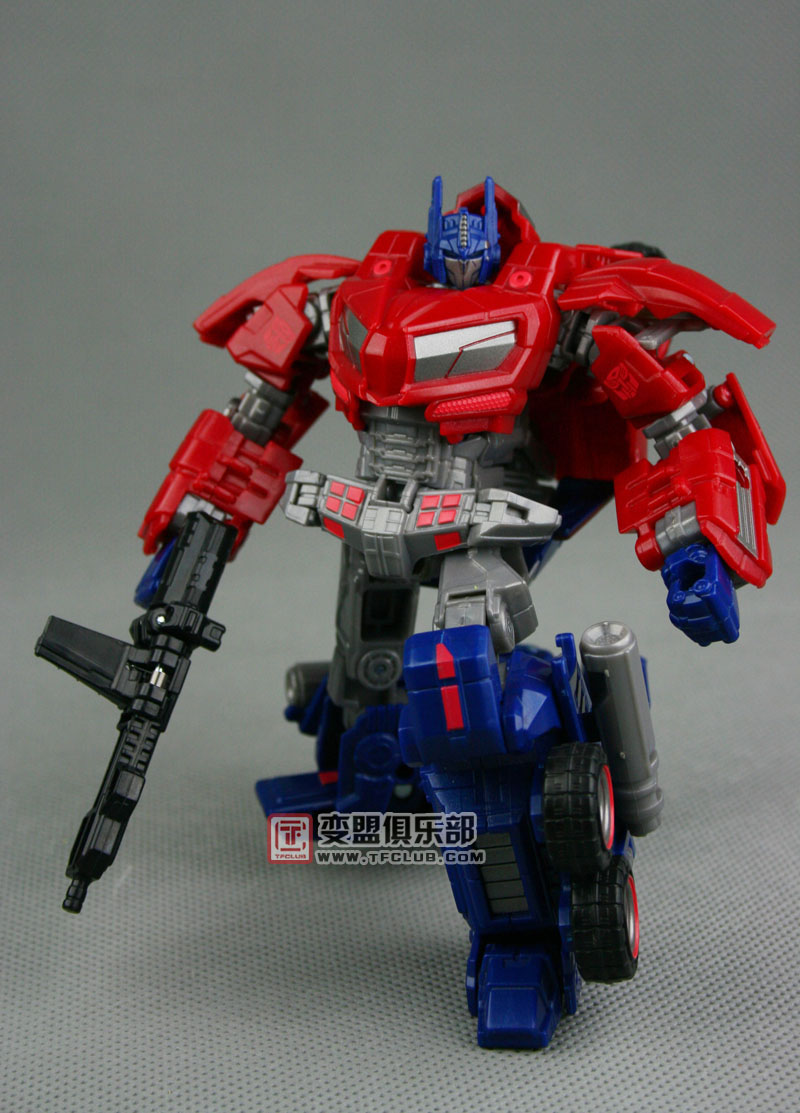 Transformers News: Toy Review of War For Cybertron Optimus Prime Image