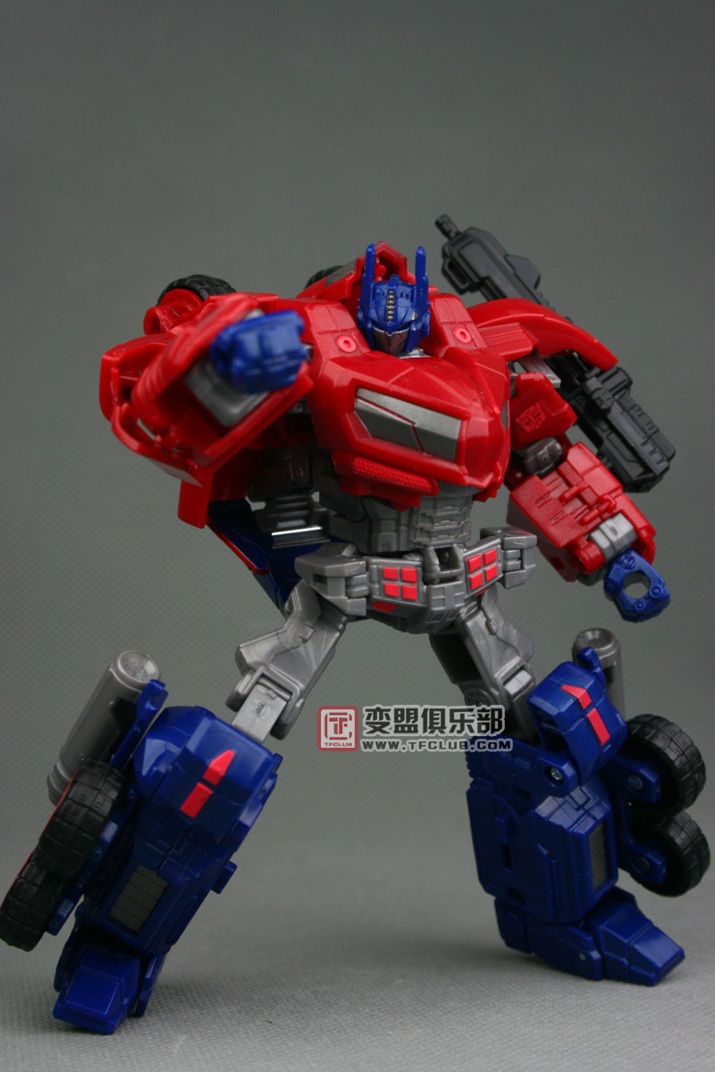 Transformers News: Toy Review of War For Cybertron Optimus Prime Image