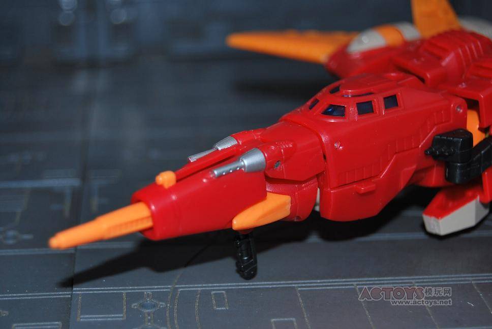 Transformers News: New Images of TFCC Shattered Glass Cyclonus with Krunix Image