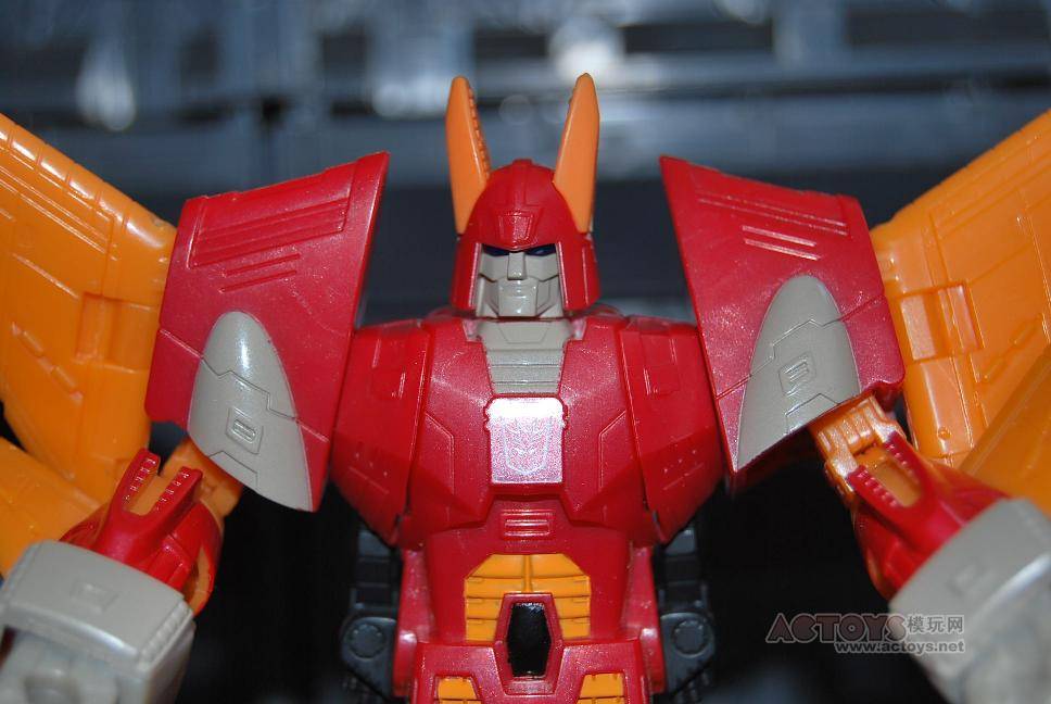 Transformers News: New Images of TFCC Shattered Glass Cyclonus with Krunix Image