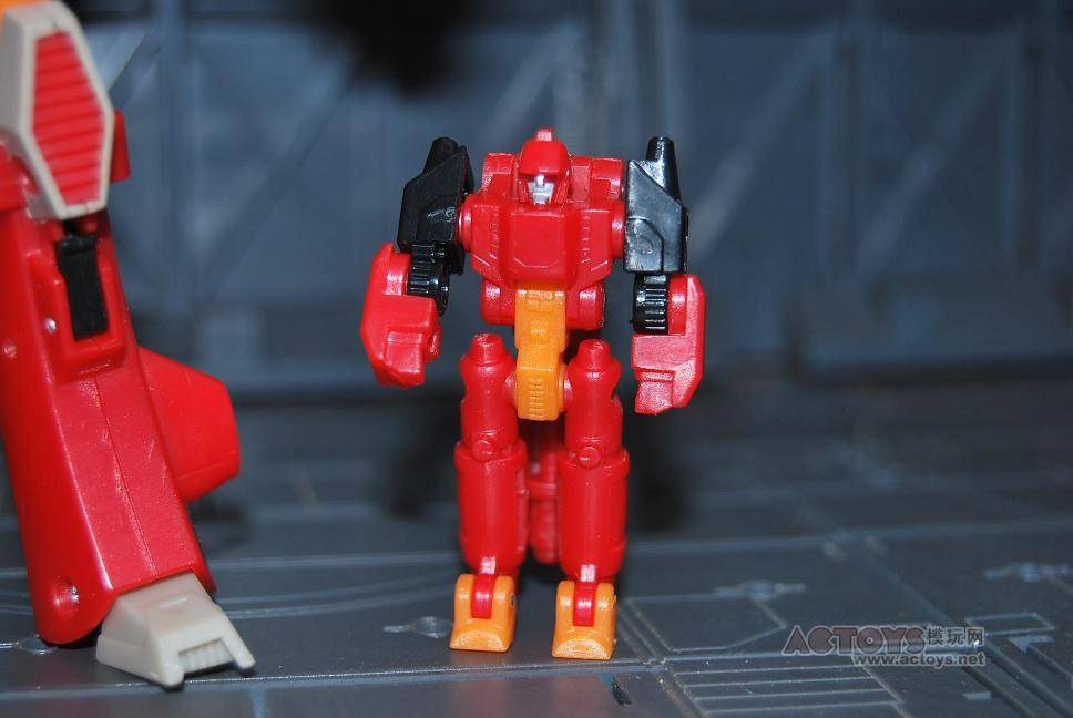 Transformers News: New Images of TFCC Shattered Glass Cyclonus with Krunix Image