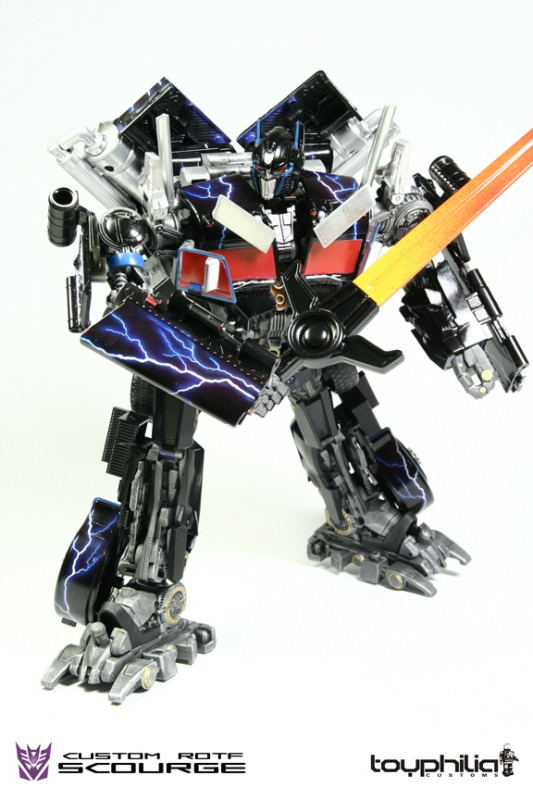 Transformers News: Transtopia Masterclass - Leader Class Scourge Image