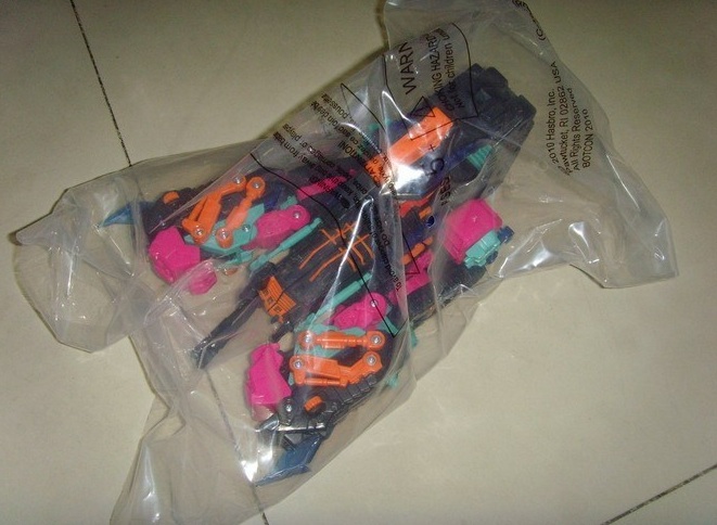 Transformers News: Alternate Mode Images of BotCon Clench, Slicer & Double Punch Image