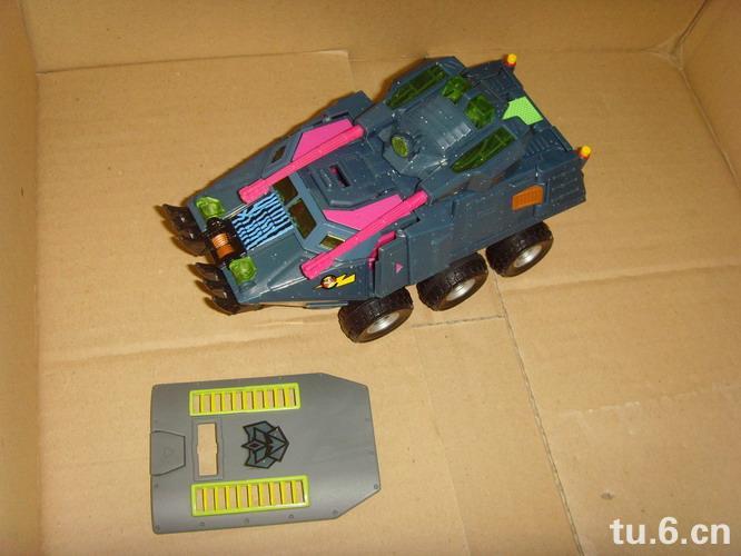 Transformers News: Alternate Mode Images of BotCon Clench, Slicer & Double Punch Image