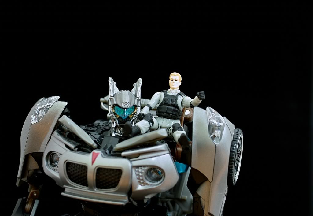 Transformers News: Toy Images of Human Alliance Jazz with Captain Lennox Image
