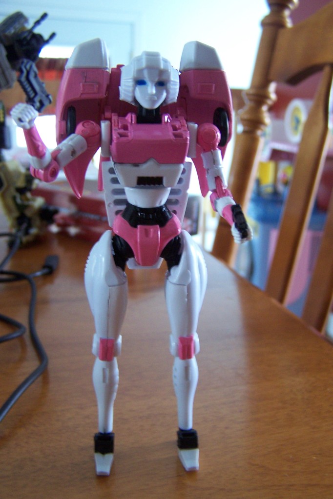 Transformers News: Quick review: Impossible Toys TRNS-01 Valkyrie (Arcee) Image