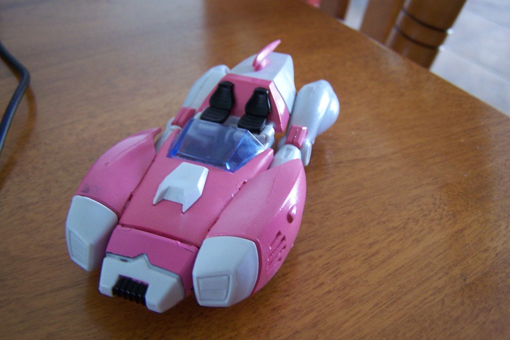 Transformers News: Quick review: Impossible Toys TRNS-01 Valkyrie (Arcee) Image