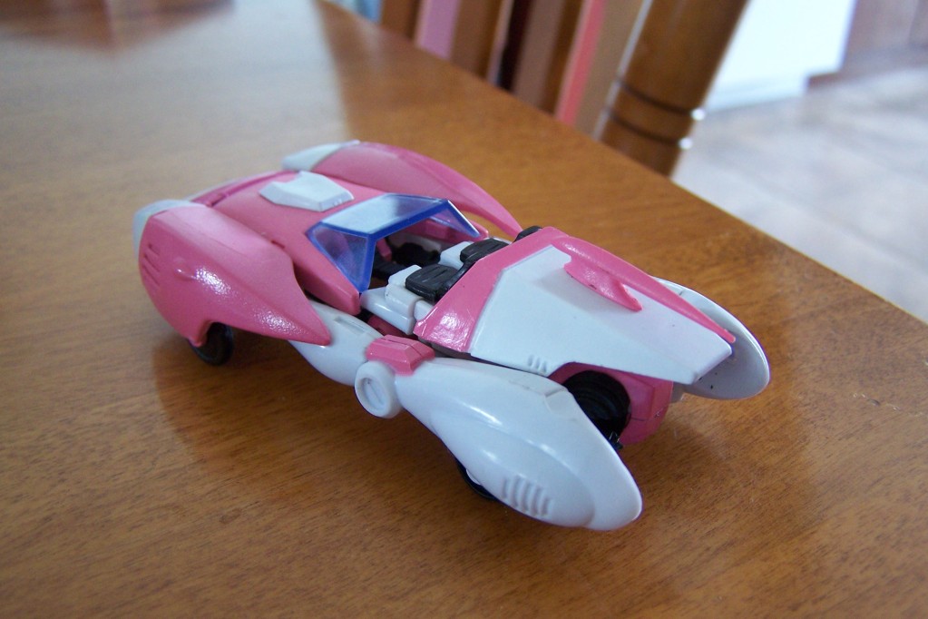 Transformers News: Quick review: Impossible Toys TRNS-01 Valkyrie (Arcee) Image