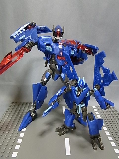 Transformers News: 2010 G2 Dreadwing and Smokescreen on BBTS! Image