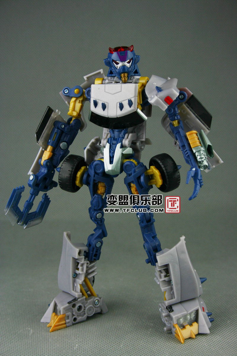 Transformers News: New Images of HFTD Axor, Electrostatic Jolt and Terradive Image
