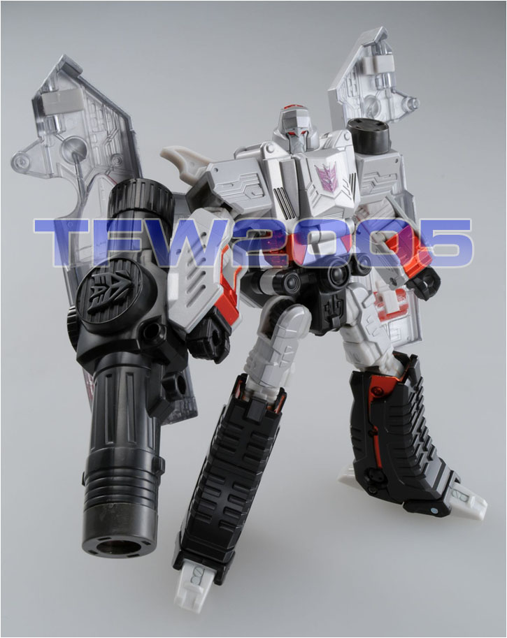 Transformers News: New Images of Transformers United Cliffjumper and More! Image