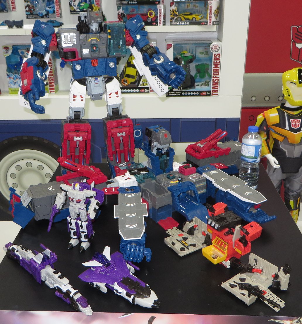 Transformers News: 2016 Toyfair Australia: New Pictures of Transformers Robots in Disguise and Titans Return Transformers News: 2016 Toyfair Australia: New Pictures of Transformers Robots in Disguise and Titans Return