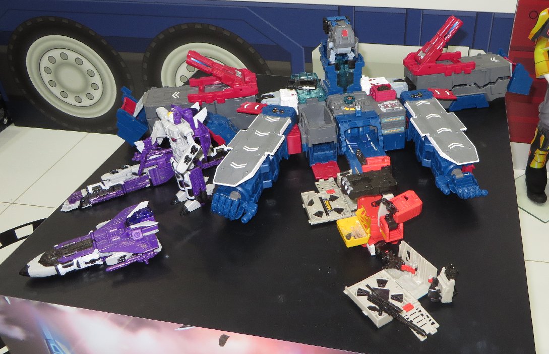 Transformers News: 2016 Toyfair Australia: New Pictures of Transformers Robots in Disguise and Titans Return Transformers News: 2016 Toyfair Australia: New Pictures of Transformers Robots in Disguise and Titans Return