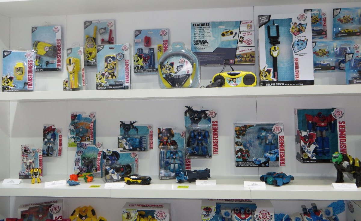 Transformers News: 2016 Toyfair Australia: New Pictures of Transformers Robots in Disguise and Titans Return Transformers News: 2016 Toyfair Australia: New Pictures of Transformers Robots in Disguise and Titans Return