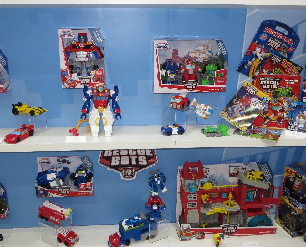Transformers News: 2016 Toyfair Australia: New Pictures of Transformers Robots in Disguise and Titans Return Transformers News: 2016 Toyfair Australia: New Pictures of Transformers Robots in Disguise and Titans Return