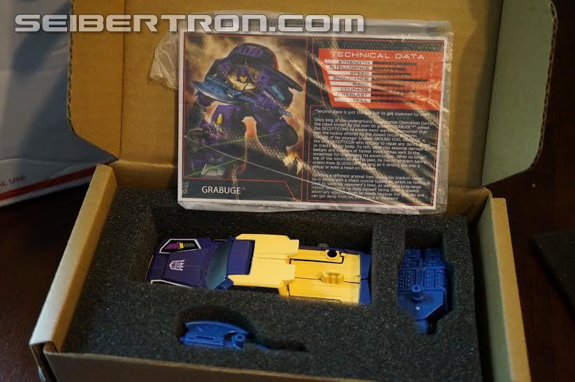Transformers News: TFSS 4.0 Mayhem Attack Squad Ruckus/Grabuge In-Hand Images