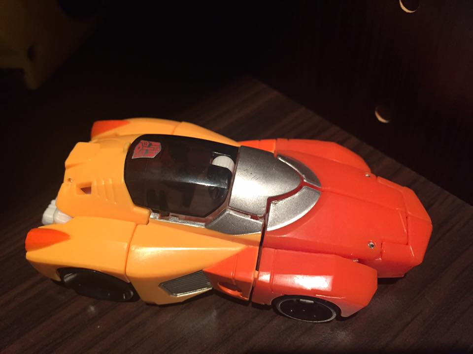 Transformers News: In-Hand - Transformers Titans Return Legends class Wheelie