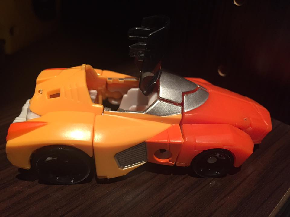 Transformers News: In-Hand - Transformers Titans Return Legends class Wheelie