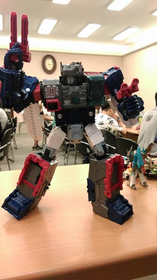 Transformers News: In-Hand - Transformers Titans Return Deluxes, Titan Masters, Fortress Maximus, Voyagers and More