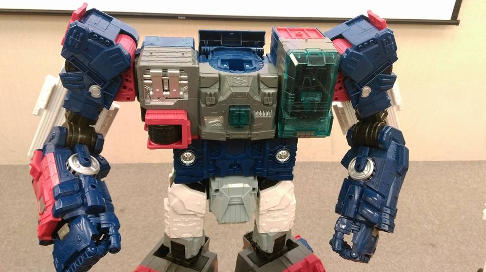 Transformers News: In-Hand - Transformers Titans Return Deluxes, Titan Masters, Fortress Maximus, Voyagers and More