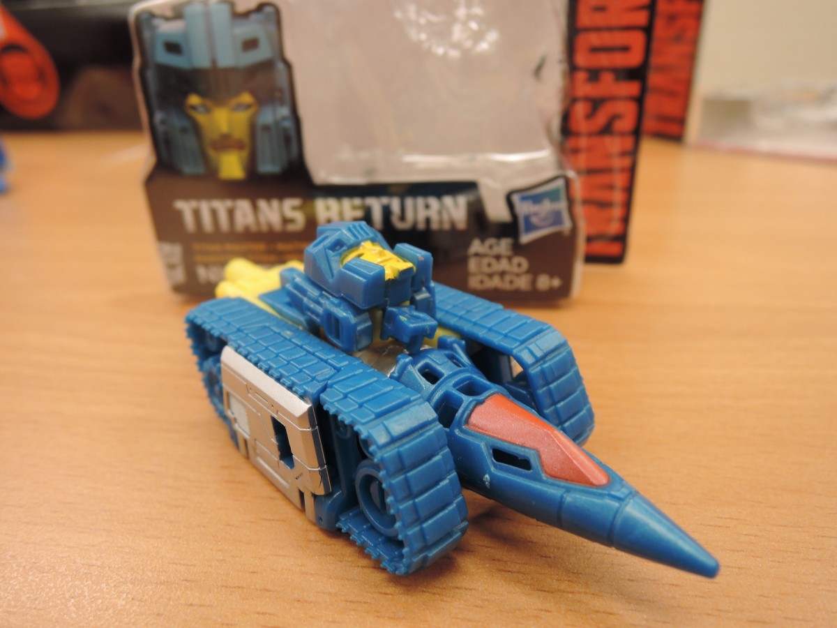 Transformers News: In-Hand - Transformers Titans Return Deluxes, Titan Masters, Fortress Maximus, Voyagers and More