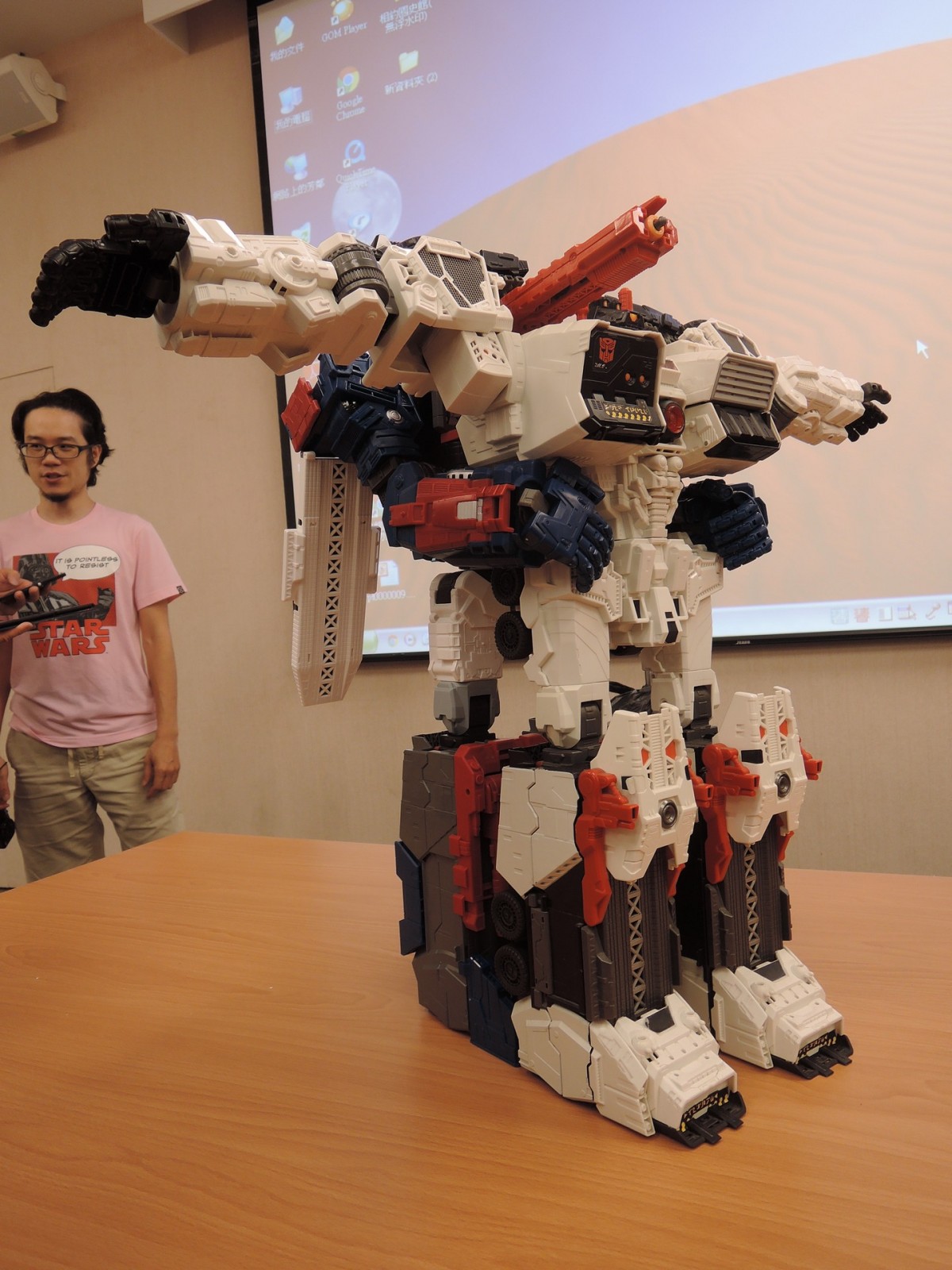 Transformers News: In-Hand - Transformers Titans Return Deluxes, Titan Masters, Fortress Maximus, Voyagers and More