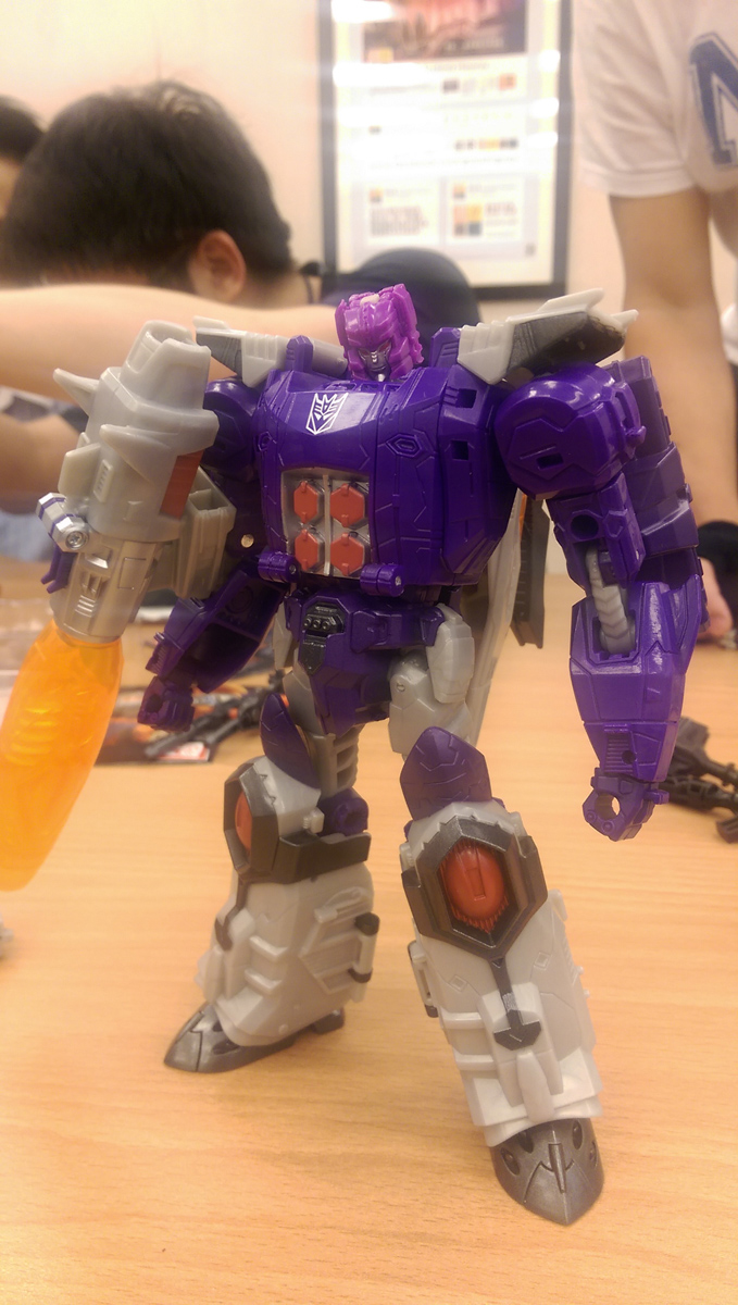 Transformers News: In-Hand - Transformers Titans Return Deluxes, Titan Masters, Fortress Maximus, Voyagers and More