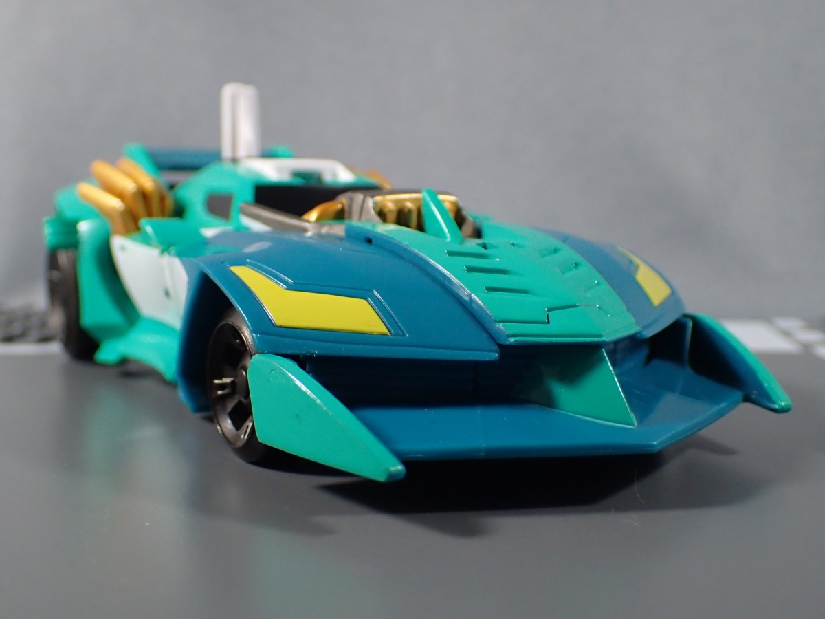 Transformers News: TakaraTomy Transformers Adventure: TAV-47 Crazybolt In And Out Of Packaging