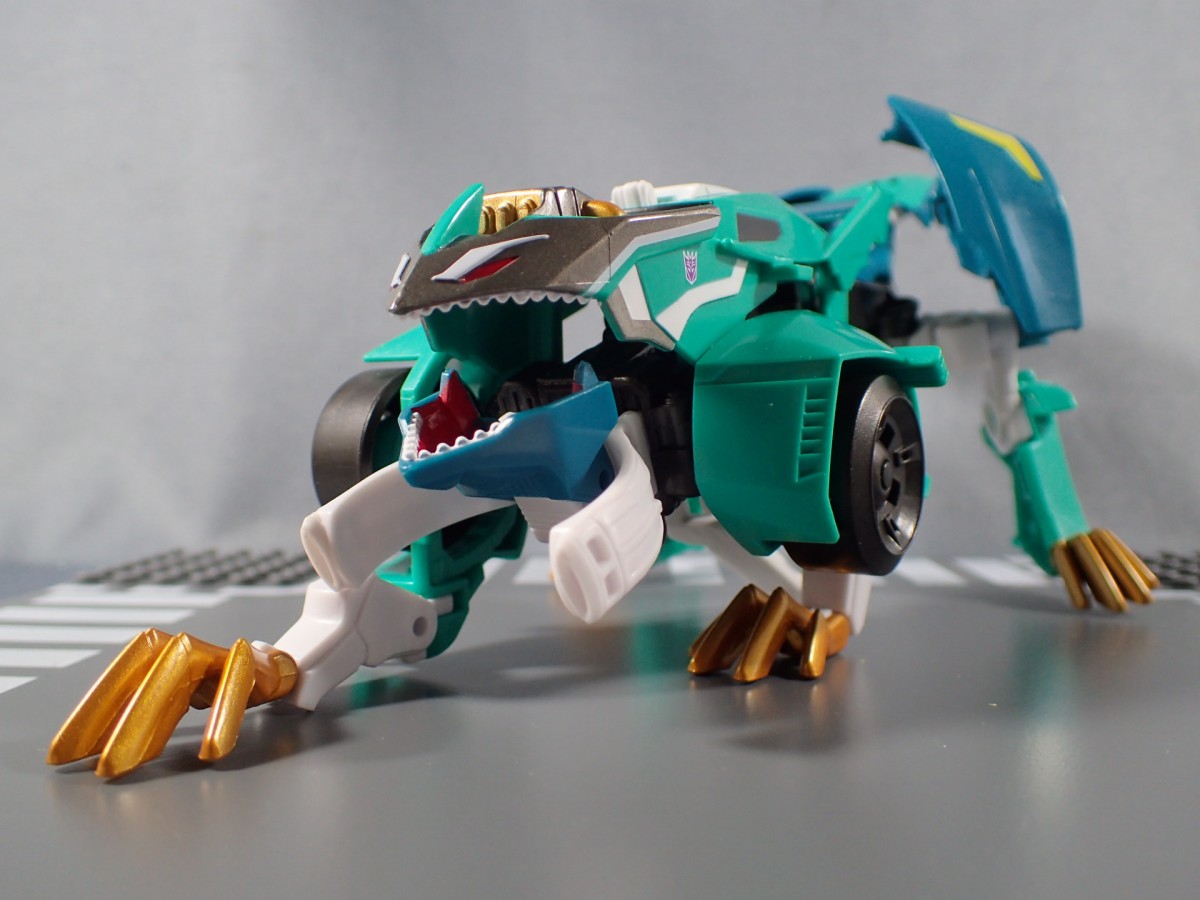 Transformers News: TakaraTomy Transformers Adventure: TAV-47 Crazybolt In And Out Of Packaging