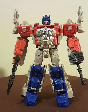 Transformers News: In Hand Pictures of Transformers Titans Return: Powermaster Prime with G1, Fort Max with Open Legs