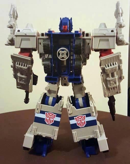 Transformers News: In Hand Pictures of Transformers Titans Return: Powermaster Prime with G1, Fort Max with Open Legs