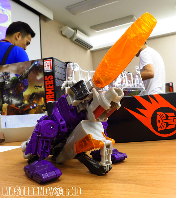 Transformers News: In Hand Pictures of Transformers Titans Return: Powermaster Prime with G1, Fort Max with Open Legs