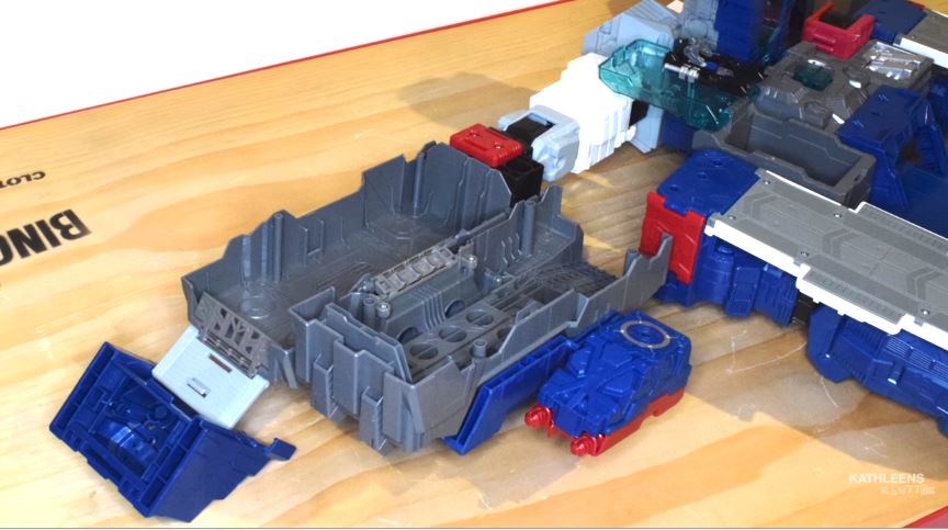 Transformers News: In Hand Pictures of Transformers Titans Return: Powermaster Prime with G1, Fort Max with Open Legs