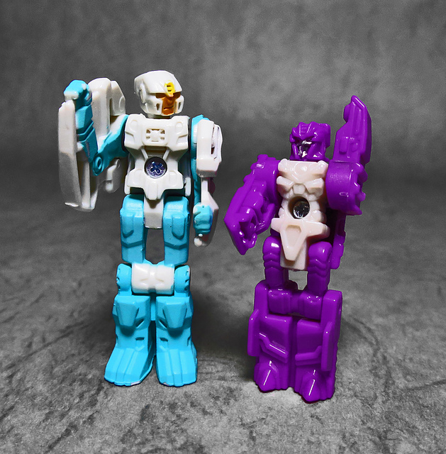 Transformers News: In-Hand Images - Transformers Titans Return Crashbash