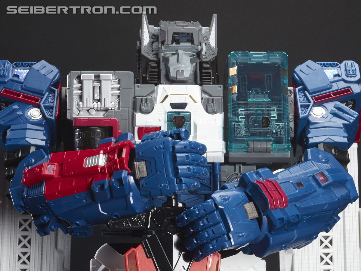 Transformers News: Additional images of SDCC 2016 Titans Return Fortress Maximus with Master Sword Transformers News: Additional images of SDCC 2016 Titans Return Fortress Maximus with Master Sword