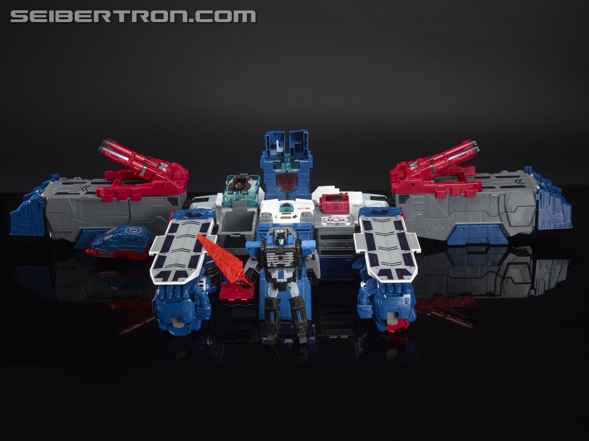 Transformers News: Additional images of SDCC 2016 Titans Return Fortress Maximus with Master Sword Transformers News: Additional images of SDCC 2016 Titans Return Fortress Maximus with Master Sword