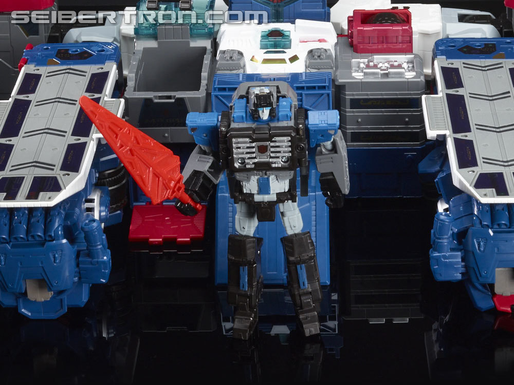 Transformers News: Additional images of SDCC 2016 Titans Return Fortress Maximus with Master Sword Transformers News: Additional images of SDCC 2016 Titans Return Fortress Maximus with Master Sword