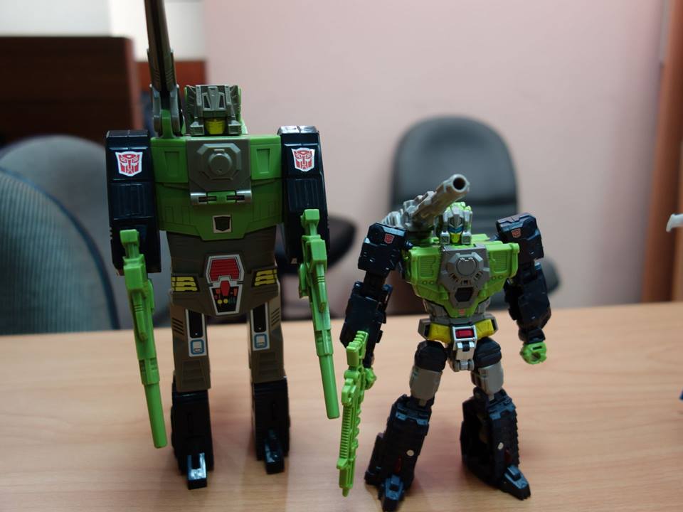 Transformers News: In Hand and G1 Comparison Images of Transformers Titans Return Chromedome and Highbrow